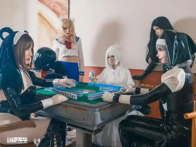 你们公司的年会老板也年年穿女装吗