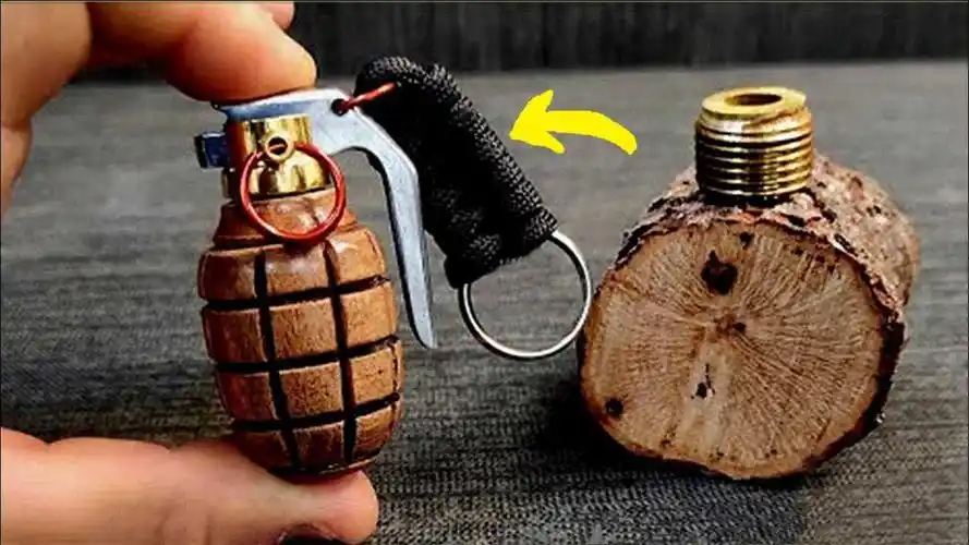 牛人脑洞大开:用木头自制一个"小手雷",成品一出令人惊艳!