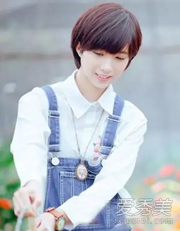 45想剪短发但不知道剪啥发型,最好是可以不用染不用每天都梳