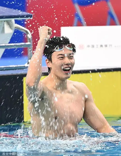 汪顺首日比赛就收获两金.