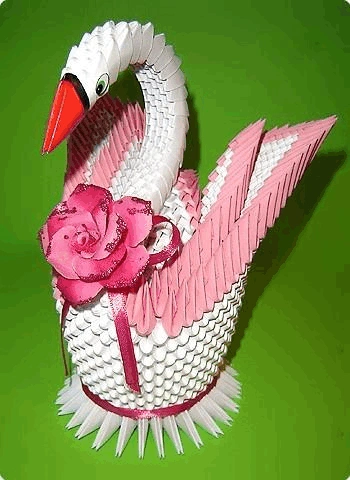 插(也叫三角折纸,这里统称三角插)的制作,尤其是以三角插天鹅最为常见