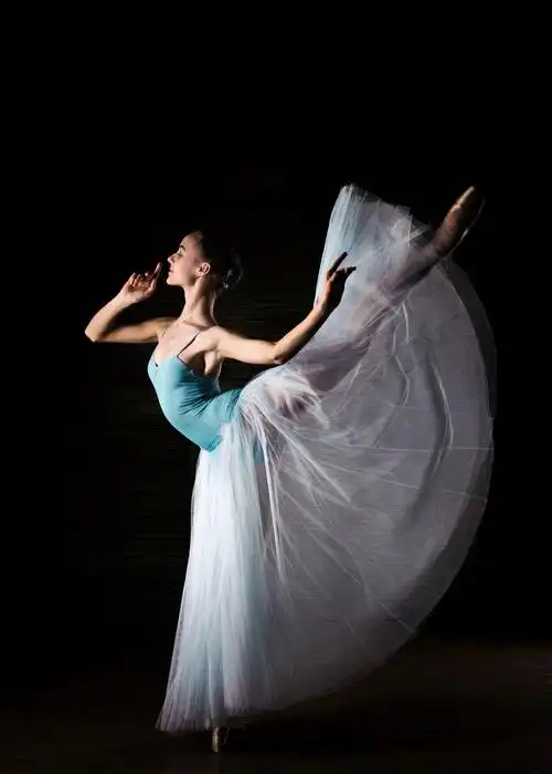 俄罗斯摄影大师镜头下的"芭蕾少女":每一张都美得可以当壁纸