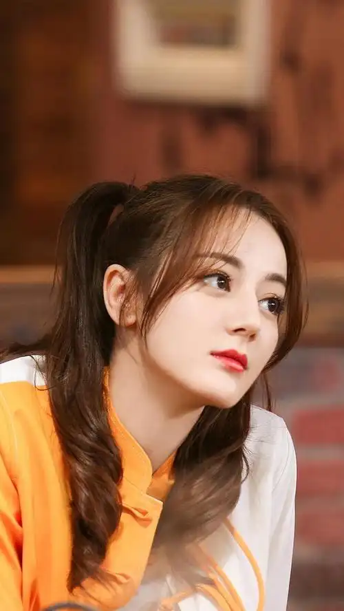 迪丽热巴美图火辣美女萌起来还是蛮可爱的