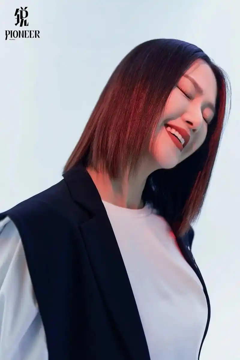 谭维维:英姿飒爽,为歌而战.提及中国内地有实力的青年女歌手, - 抖音