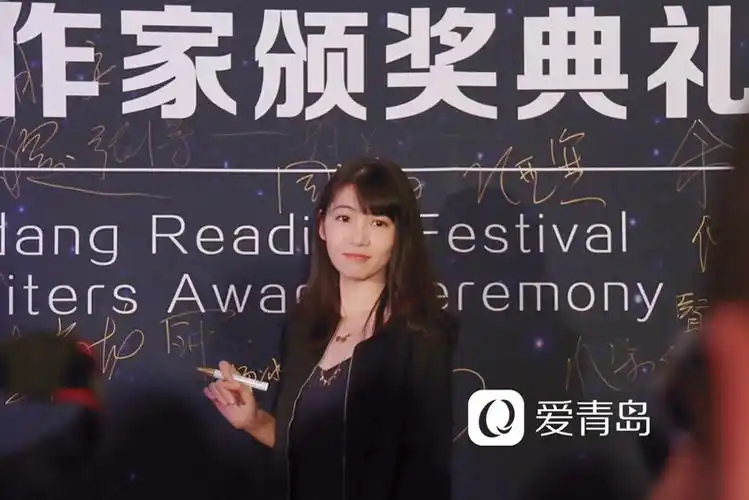 网络作家访谈|八月长安:青春文学女王