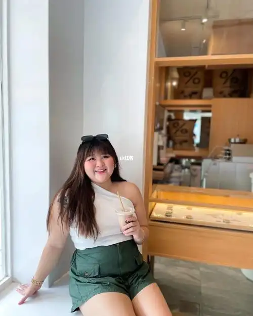 190斤大码胖妹妹cafe穿搭