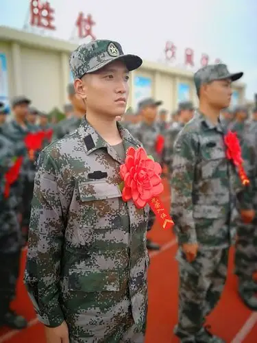 济宁新兵启程奔赴军营,你穿上军装的样子好帅!