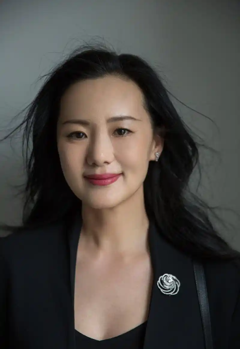 咏梅优雅魅力性感黑白写真图片,明星,美女,演员,美女明星,**女明星