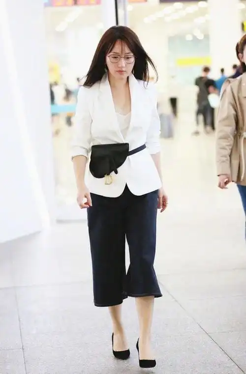 杨钰莹身高158cm的杨钰莹也敢挑战五分裤