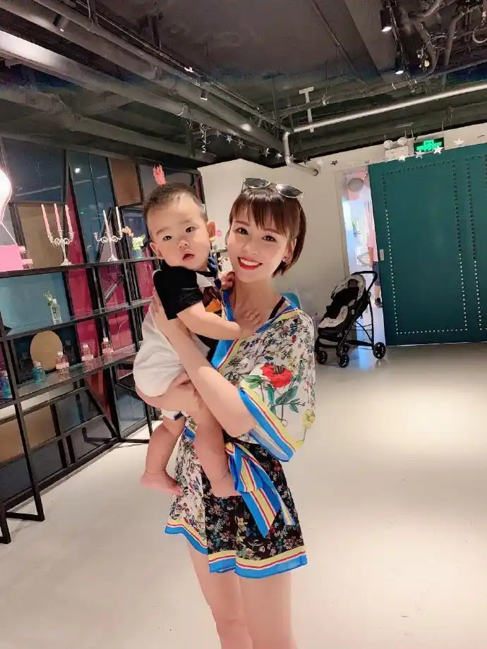 原创29岁方硕现状:打杂8年因马布里成一哥,律师妻子生下1儿