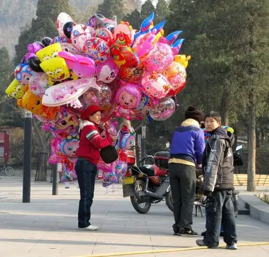 卖气球的女人