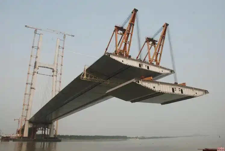 中铁港航局集团江顺大桥钢箱梁架设圆满完成