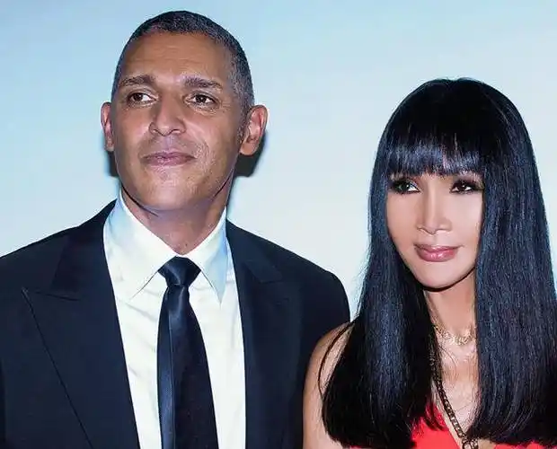 歌手张咪输着液走秀,独生女刚结束10年婚姻_李洛伊_老公_抗病