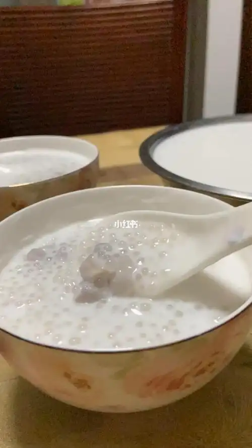 周末下厨做咱们老广爱吃的糖水:椰汁香芋西米露!😍😍yummy yummy!