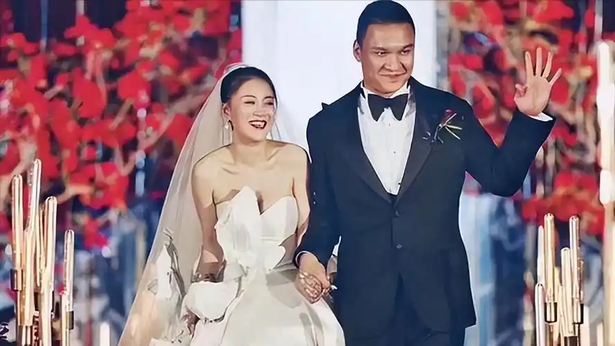 好声音没夺冠,却嫁给爱奇艺总裁,34岁成了人生赢家_李嘉格_车澈_爱情