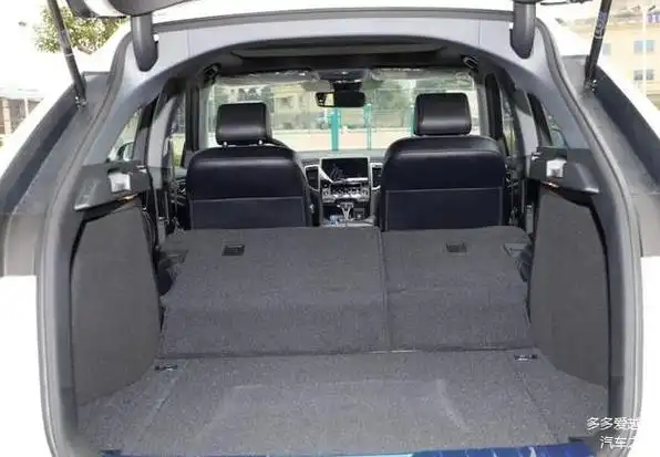 更实用的大空间suv指挥官对比本田urv