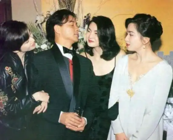 2003年,张国荣24楼一跃而下,临终致电向太:信不信我没得抑郁症