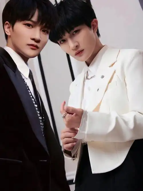 原作者在微博#深浅cp  #宝藏男孩周深