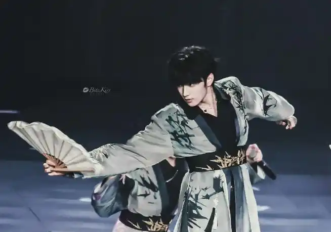 刘耀文醉舞台直拍播放破百万