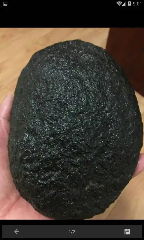 这个又黑又重而且非常硬,全部凸凹不平的黑石头是什么石头?