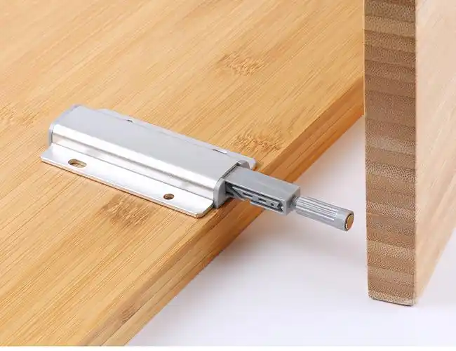 免拉手柜门按弹器 衣柜门铝合金金属反弹器银色柜橱吸自弹器 批发