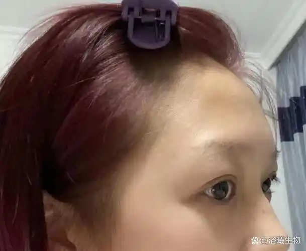 在面相当中,所谓天仓也就是我们俗称的"太阳穴",处于眉毛尾部和发际线