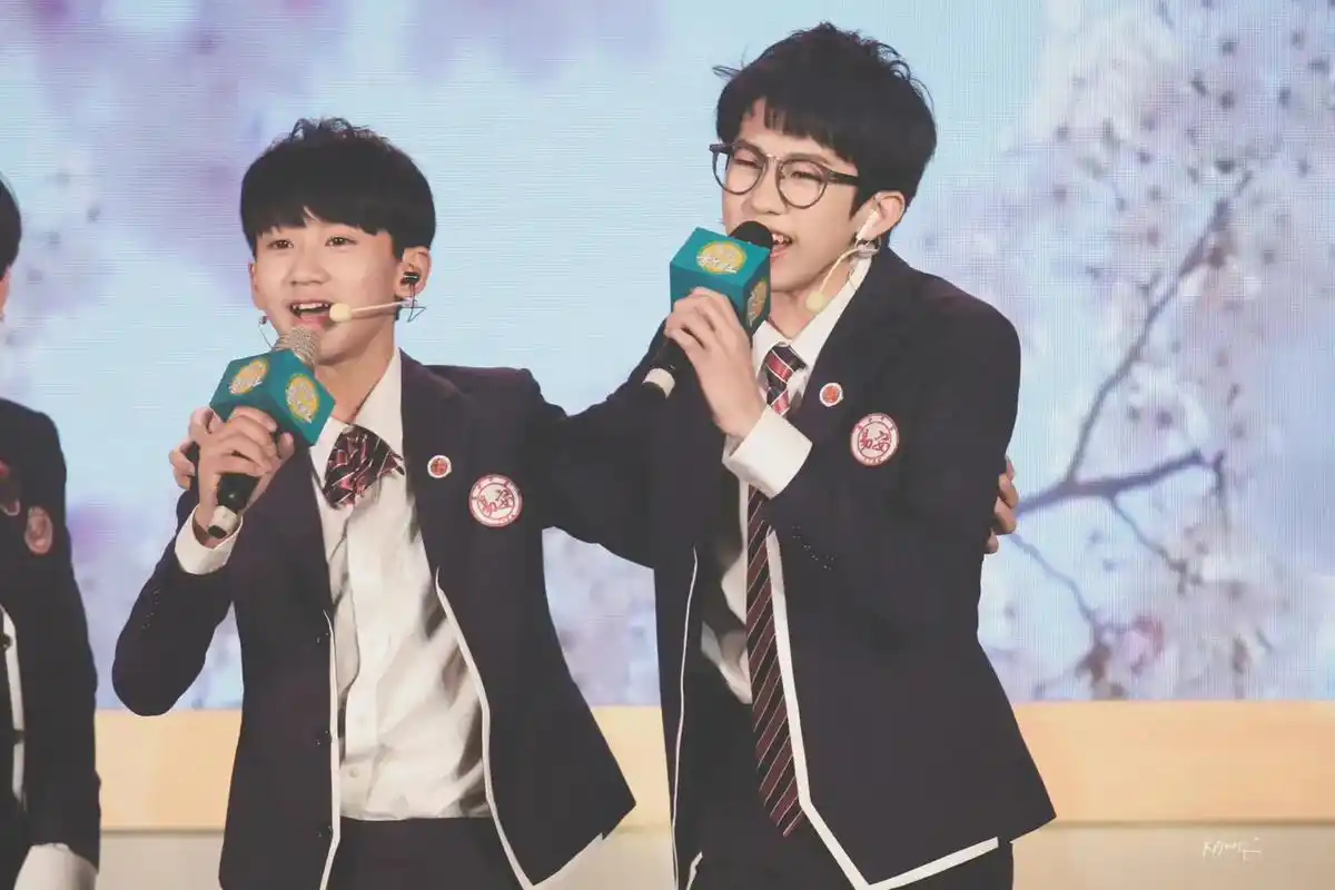 易安音乐社 #池忆 #林墨 嗦发生日快乐!一愿你们未来能有 - 抖音