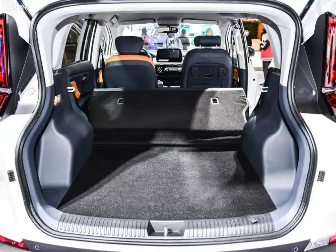 【2021款奔腾nat网约版_空间座椅_24/96张图片】_汽车图片大全_爱卡