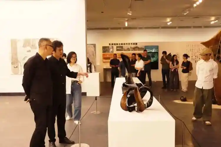 广州美术学院工艺美术学院毕业作品展多样性与观念性并行