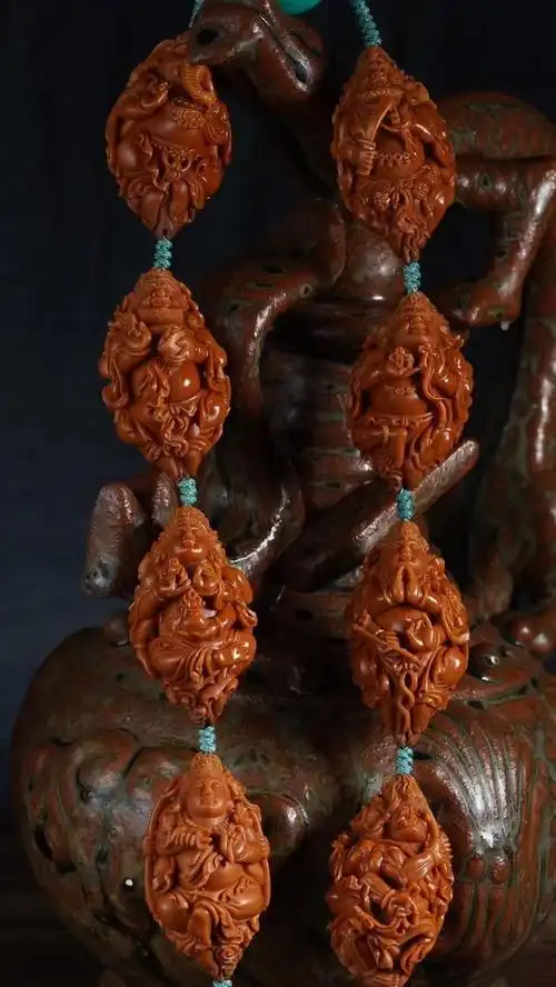 当年他凭万佛朝宗核雕作品轰动业界——核雕大师念恽