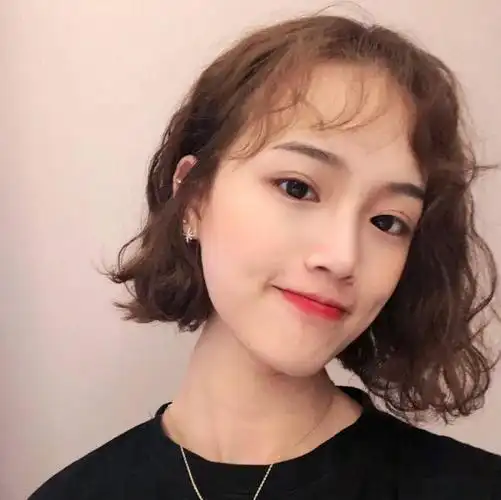 2021流行短发烫卷卷