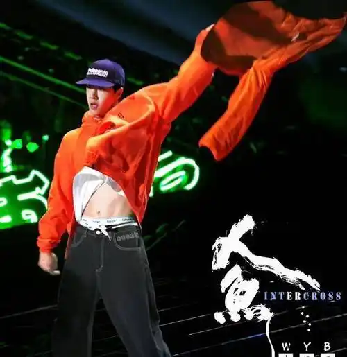 王一博喜获帽子哥,戴出品味与潮流,街舞笑梗的余温停不下来_网友_舞台