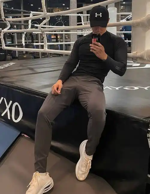 性感又可爱的肌肉小哥哥,把健身房当秀场,各种自拍荷尔蒙爆棚!