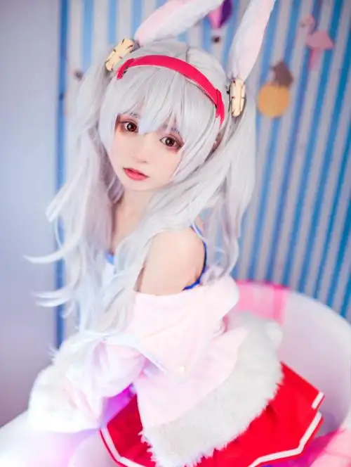 碧蓝航线拉菲cos:呣,指挥官,不要摇我