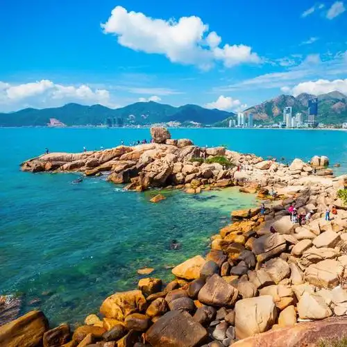 巽寮湾位于中国广东省惠州市,是一个风景秀丽的海滨旅游胜地.