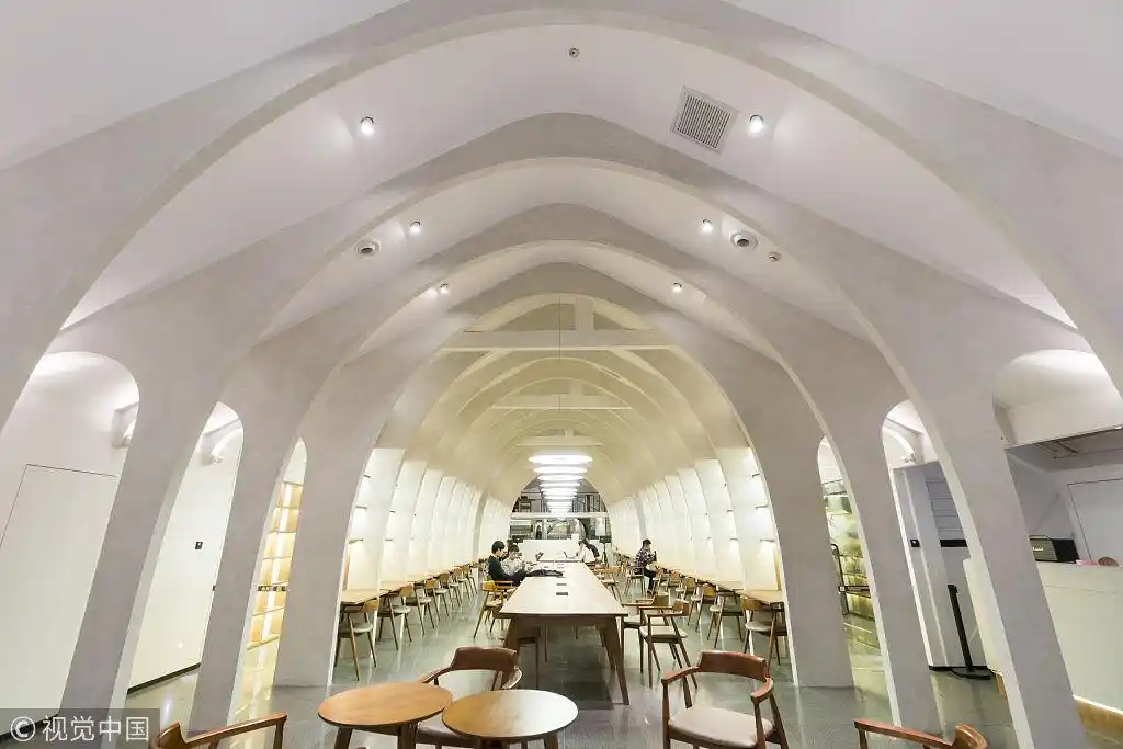 上海百年礼和洋行旧址变身时尚办公楼顶层设高颜值共享空间