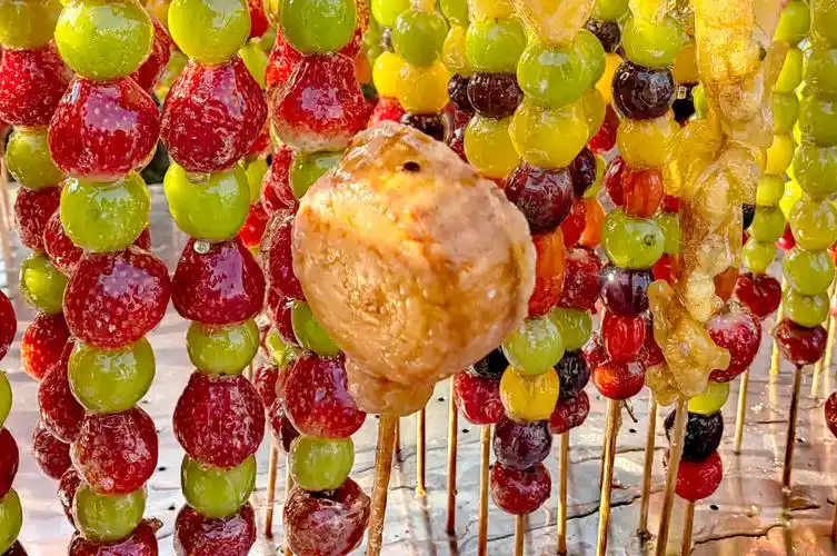 锅包肉制作的糖葫芦记者:苏强;摄影:苏强;视频:苏强