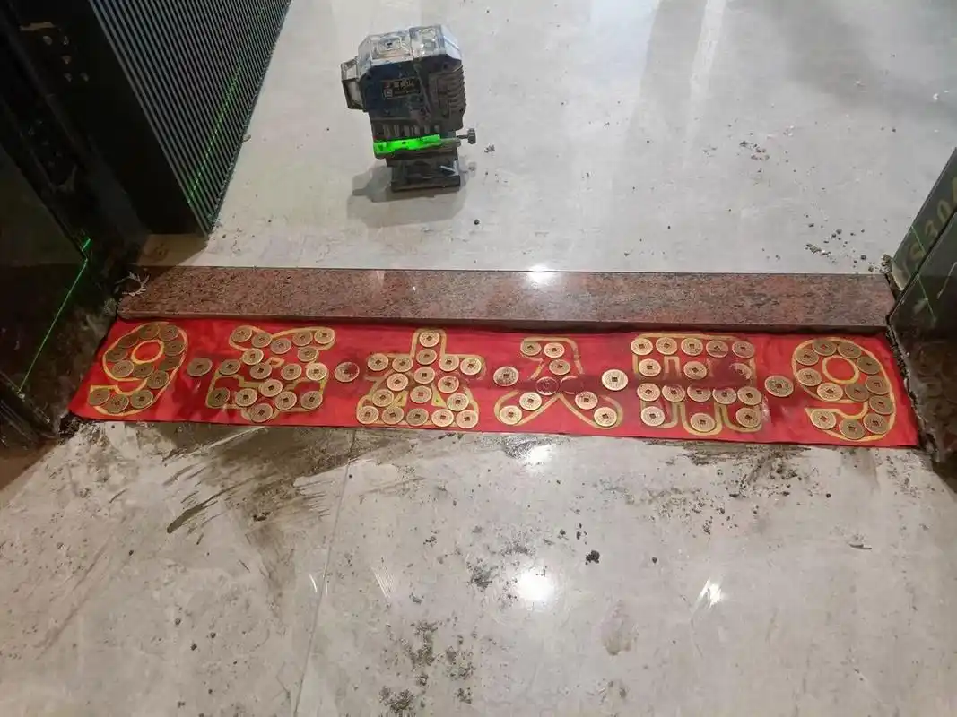 装修时五帝钱的入户门槛摆放分享 现在五帝钱的大火必然是有原因的