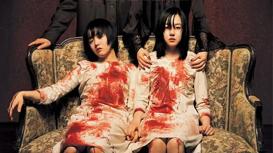 几分钟看完韩国恐怖片《蔷花红莲》,姐妹花受继母逼迫一死一疯