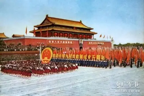 阅兵·档案|1954年国庆阅兵:受阅部队由诸军兵种编成