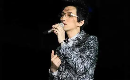 前言:提起林志炫这位男歌手,相信很多人都会有第一印象吧,是那个演唱