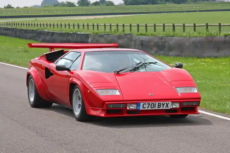 lamborghini_countach_-_flickr_-_exfordy_(2).jpg