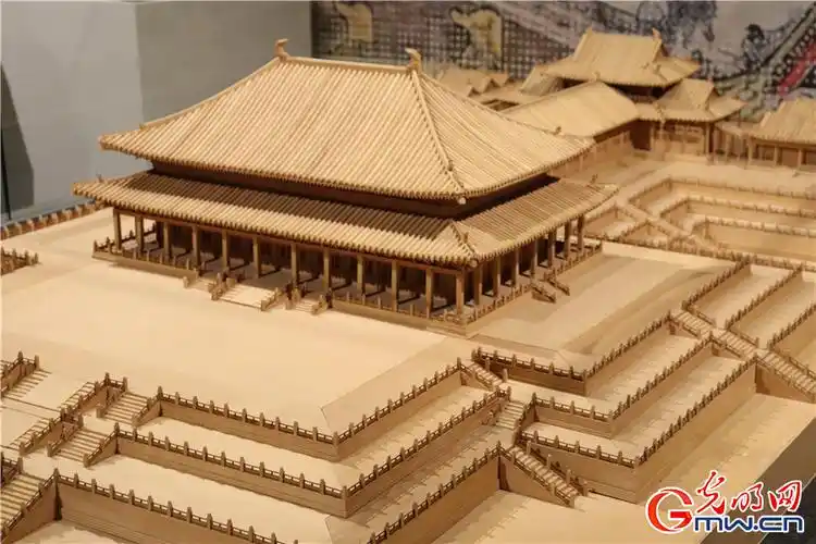 元大都宫殿复原模型古代建筑卯榫结构模型观众参观北京中轴线模型古