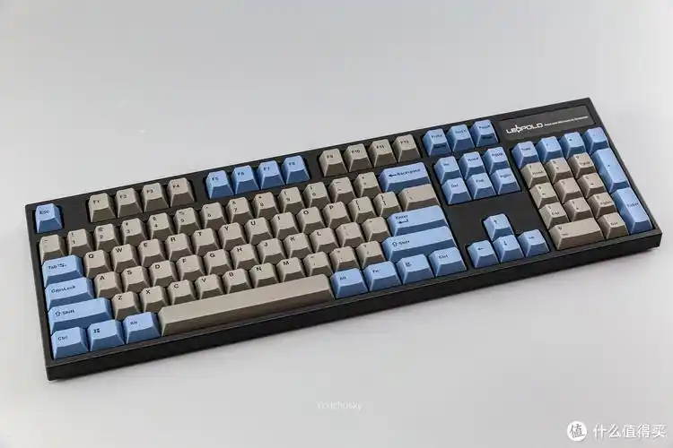 今天要和大家说的是个人的第二把机械键盘,利奥波德的fc900r红轴.