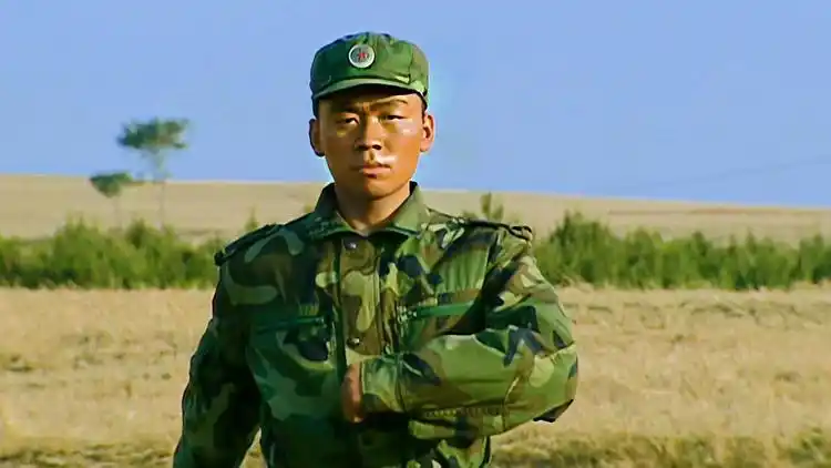 许三多由于老马的戏言开始愚公移山去修路