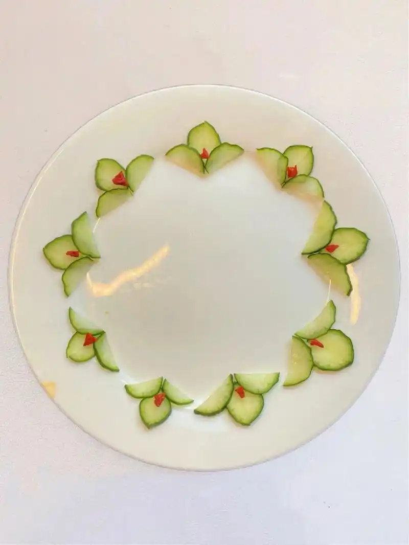 创意97黄瓜06摆盘年夜饭桌上简单易学的摆盘 带教程 简直太简单了