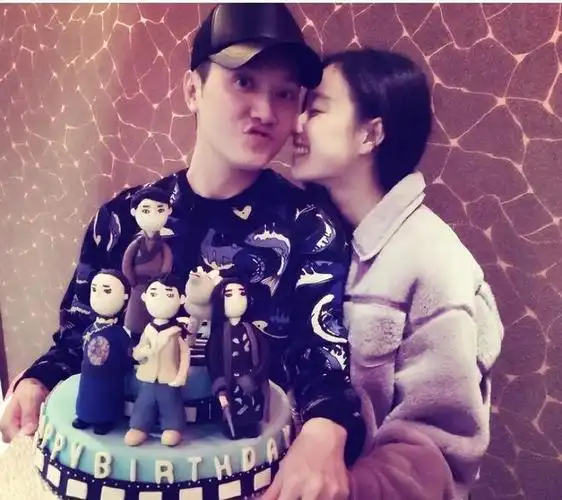 在这之后冯绍峰却是依旧没有停下脚步,先后和林允,郭碧婷等人都传出过