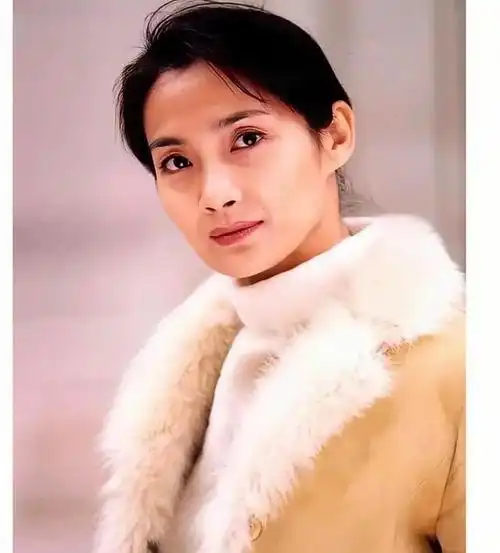 2005年李婷拿刀逼张子健离婚,为何她不要财产和女儿?原因很意外