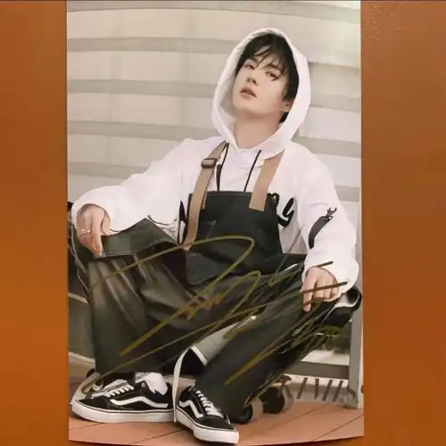 王一博的签名照