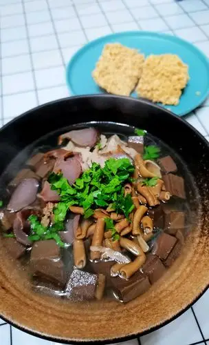 周四鸭血粉丝汤